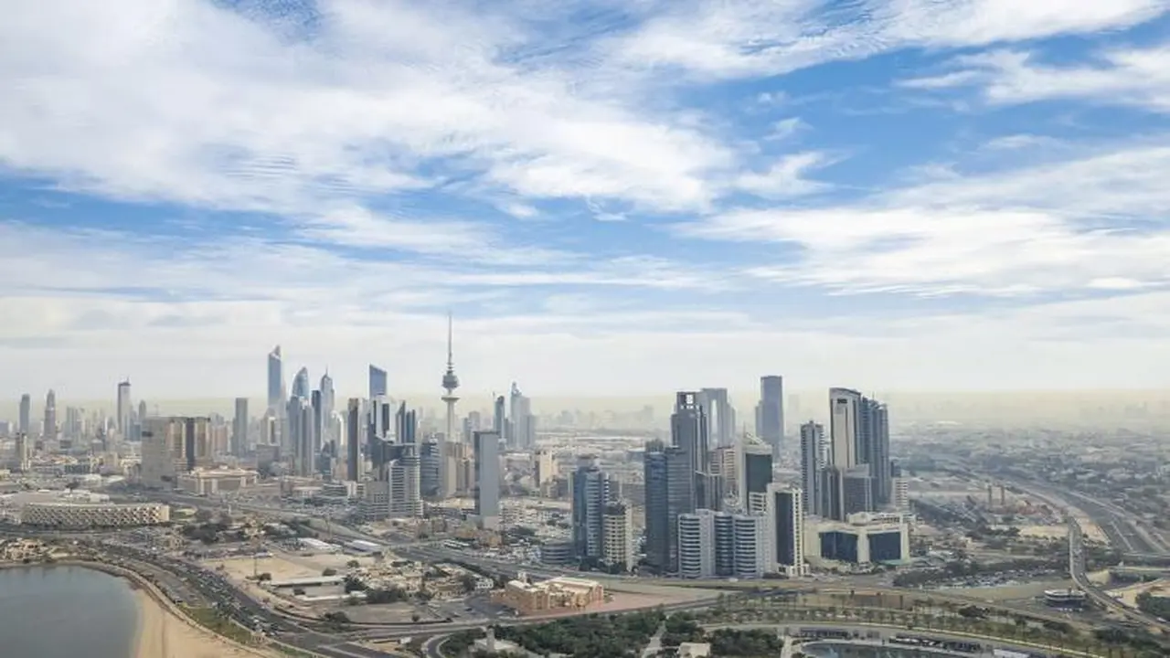 توقعات بأمطار متفرقة غداً مع استمرار الطقس الحار في عطلة نهاية الأسبوع